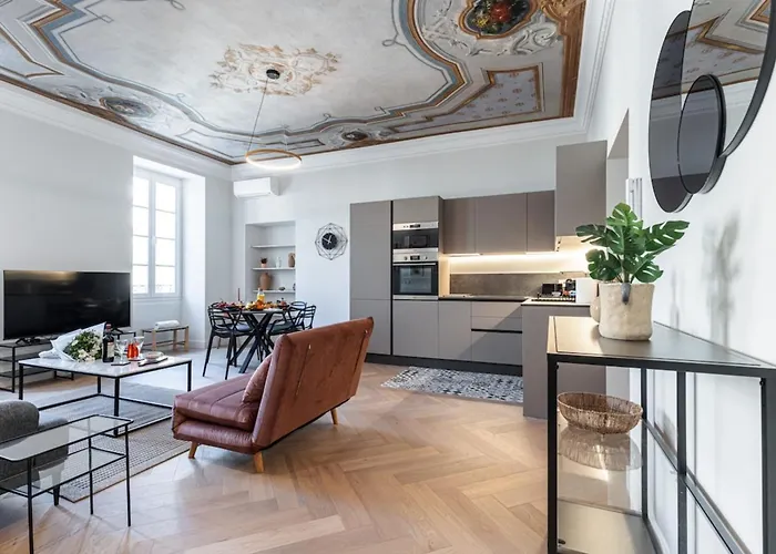 Philibert - Traditional Apart With Historical Fresco