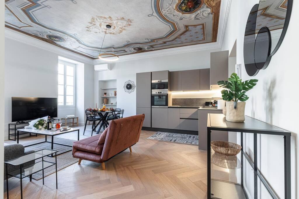 Apartment Philibert - Traditional With Historical Fresco Nice