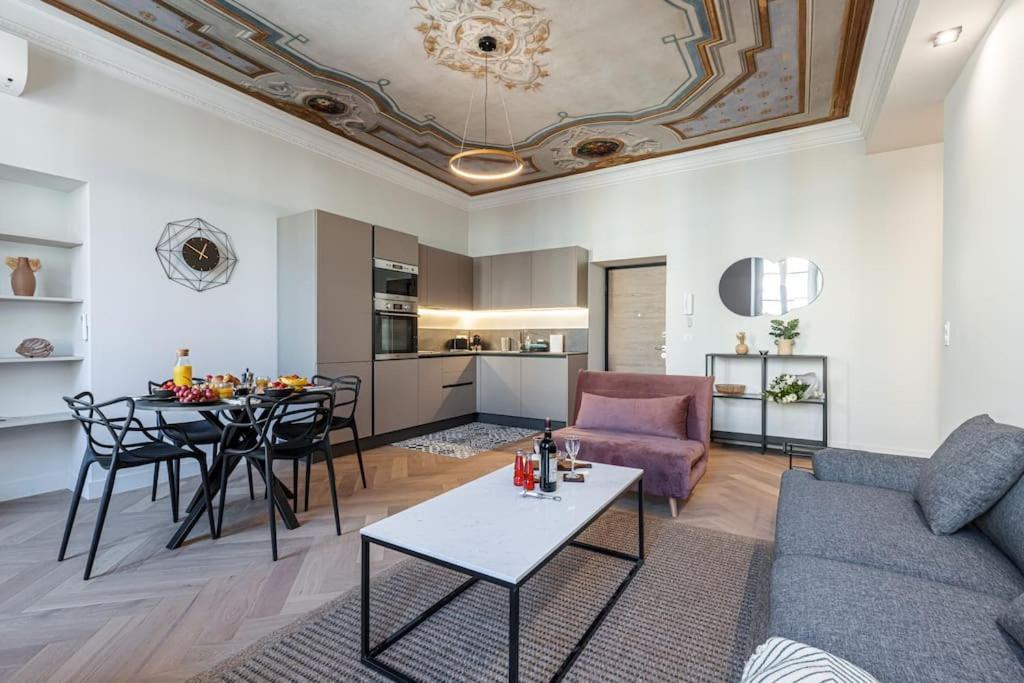 Philibert - Traditional With Historical Fresco Nice