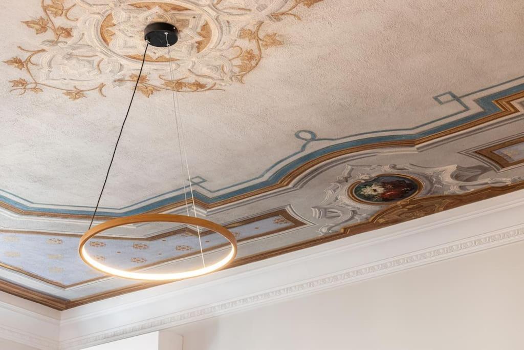 Philibert - Traditional With Historical Fresco * Nice