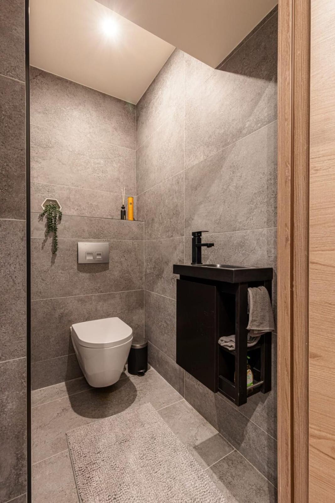 Philibert - Traditional With Historical Fresco *