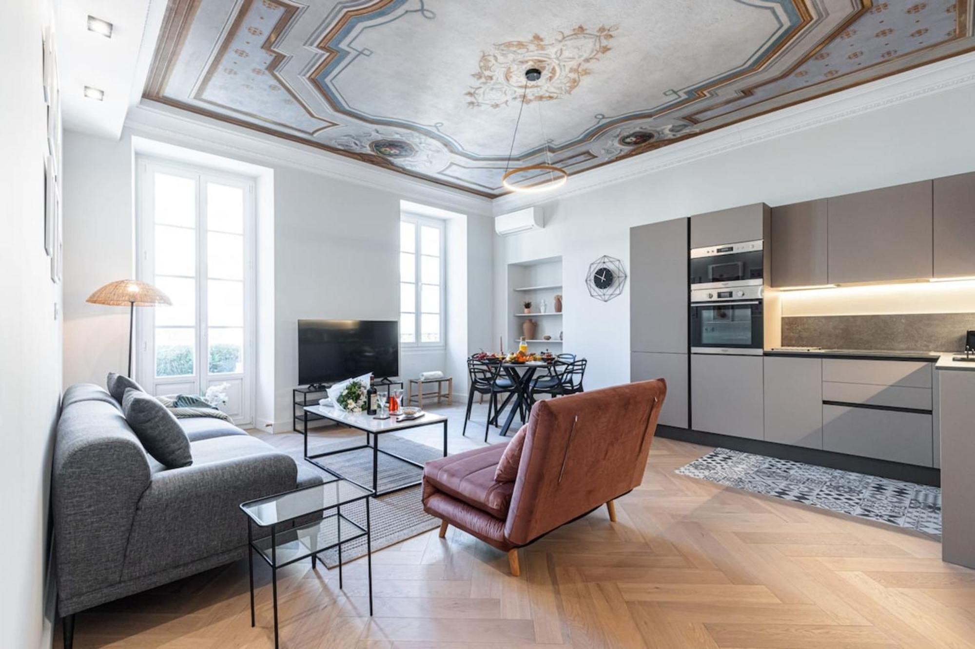Apartment Philibert - Traditional With Historical Fresco *